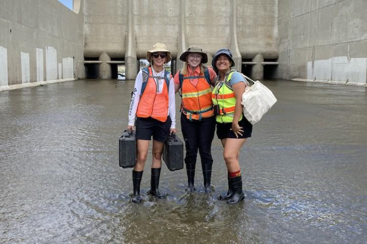 REU Students in the field