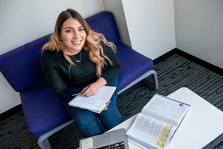 Photo of DTLA Business Administration student, Stephanie Barraza